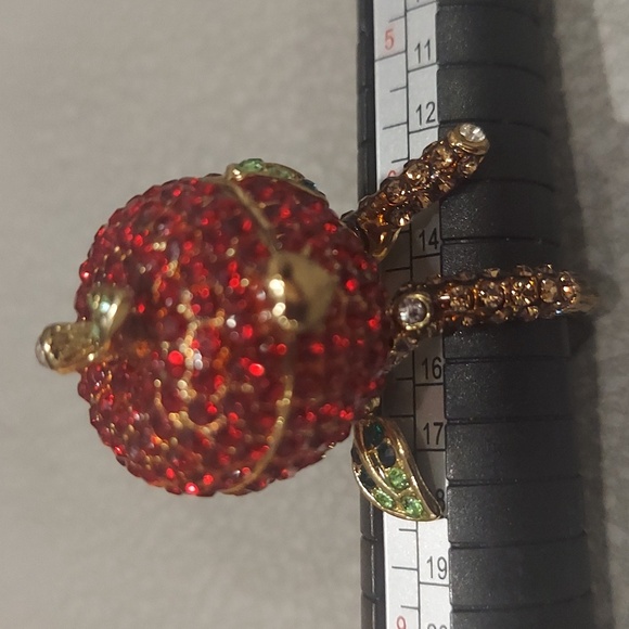 Betsey Johnson VINTAGE APPLE LOCKET RING WITH GEMSTONES & CHARM - Picture 15 of 15